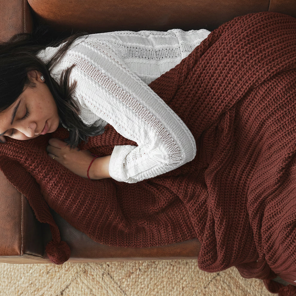 Paudha’s Exquisite All-Season Breathable 100% Cotton Knitted Sofa Throw – Deep Mahagony