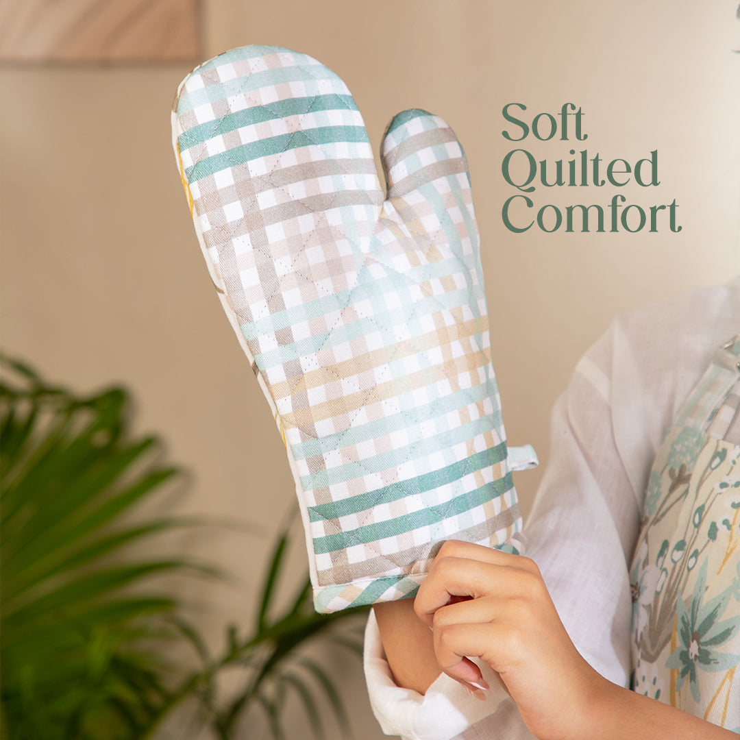 Paudha’s Heat-Resistant Quilted Oven Mitten with Plaid - Basil Breeze